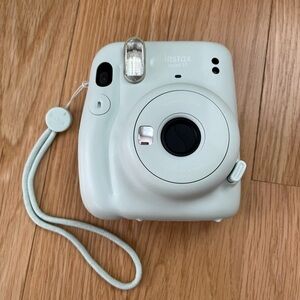 Fujifilm Instax Mini 11 Instant Camera